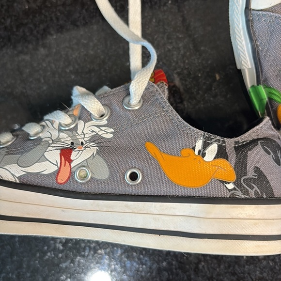 Converse Sneakers Bugs Bunny Looney Tunes Daffy Duck unisex women 8 men 6 - Picture 11 of 12